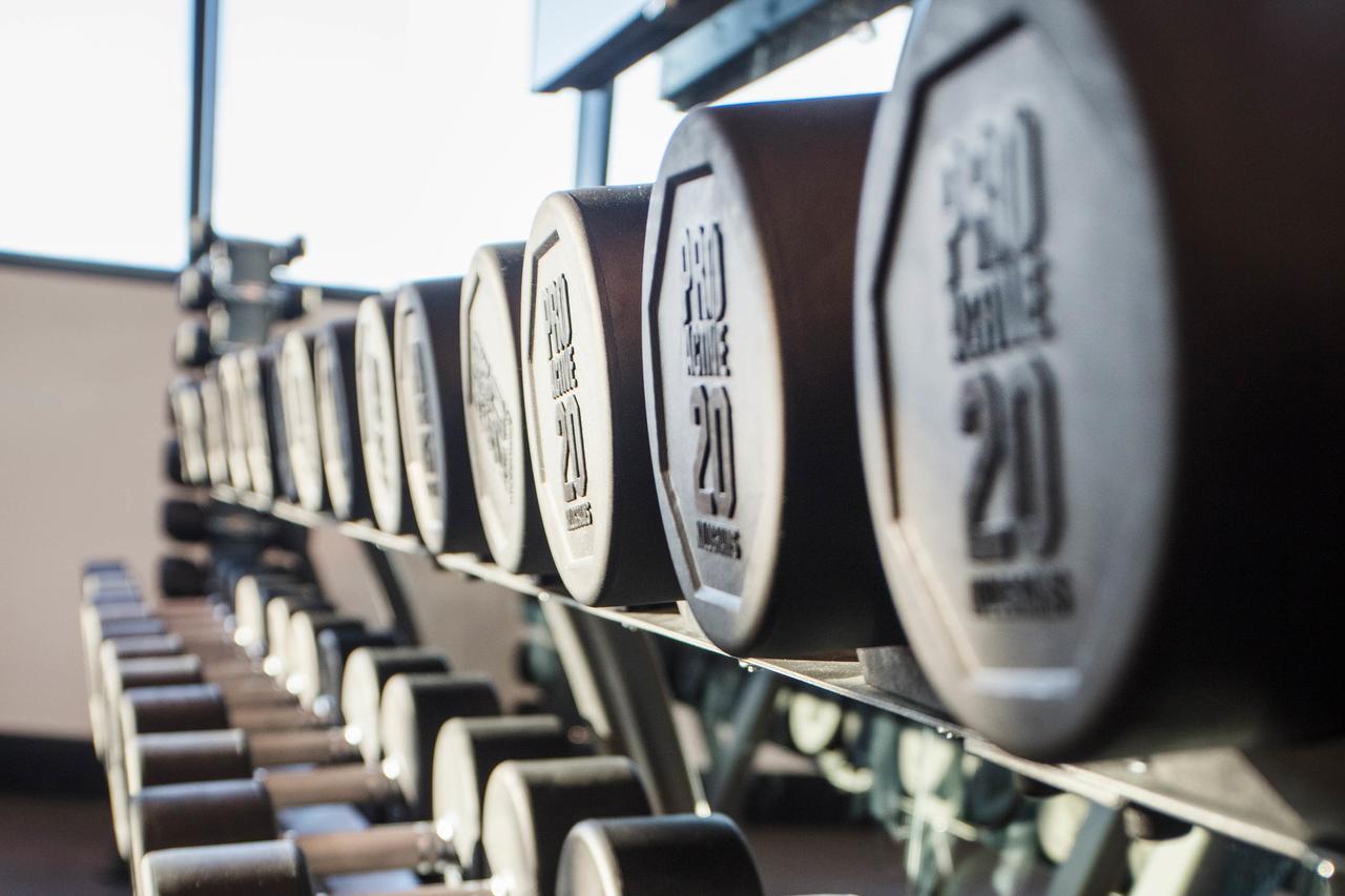 Aparthotel Fv By Peppers Brisbane Esterno foto Dumbbells on a rack
