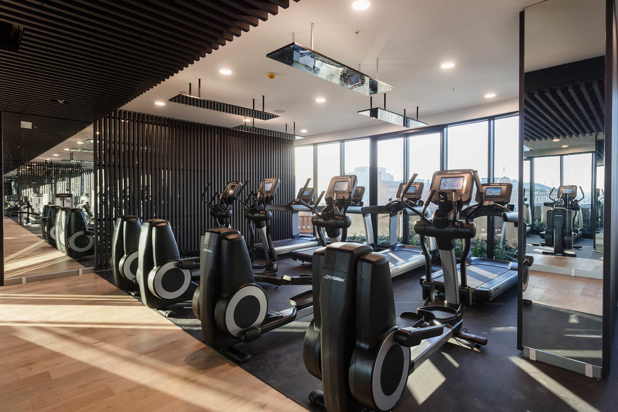 Aparthotel Fv By Peppers Brisbane Esterno foto The gym at The Standard East Village