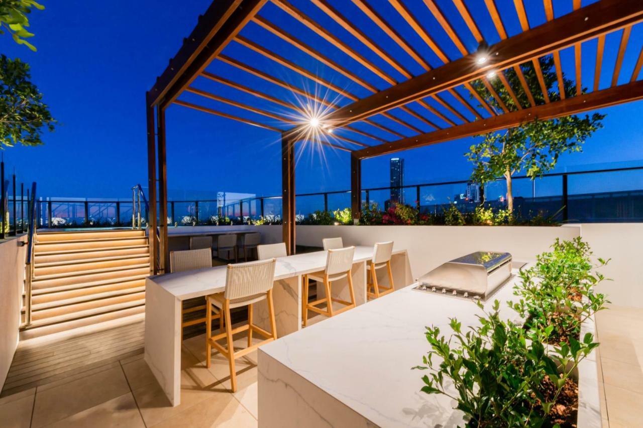 Aparthotel Fv By Peppers Brisbane Esterno foto Rooftop bar